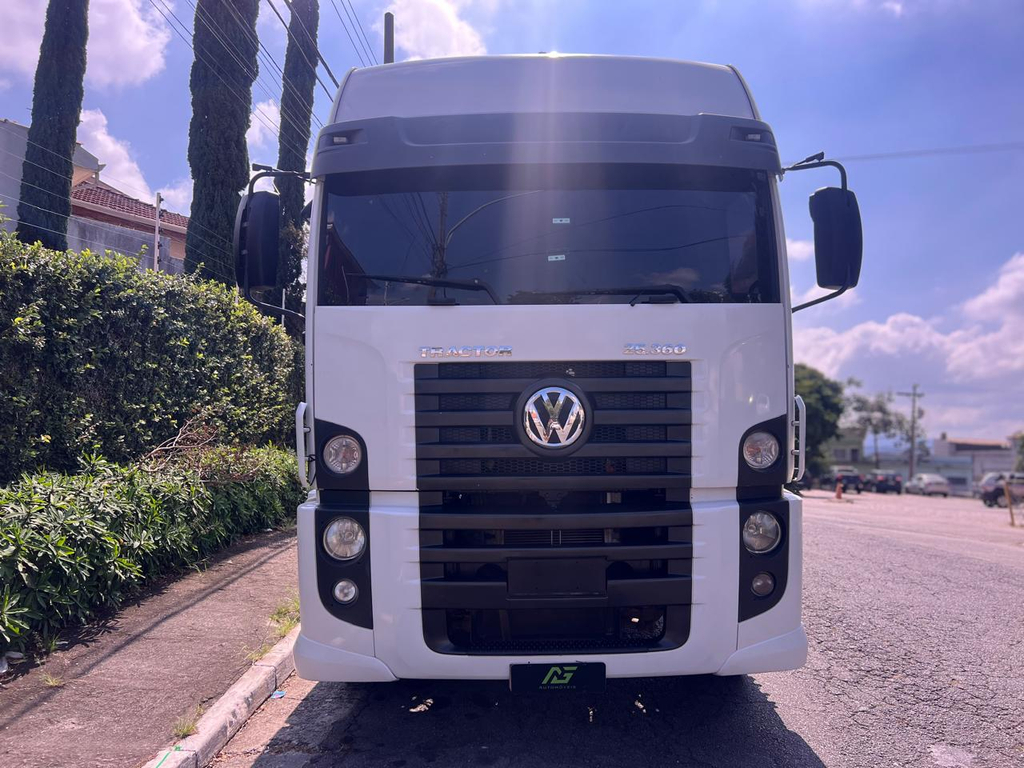 Volkswagen 25-360 Branco