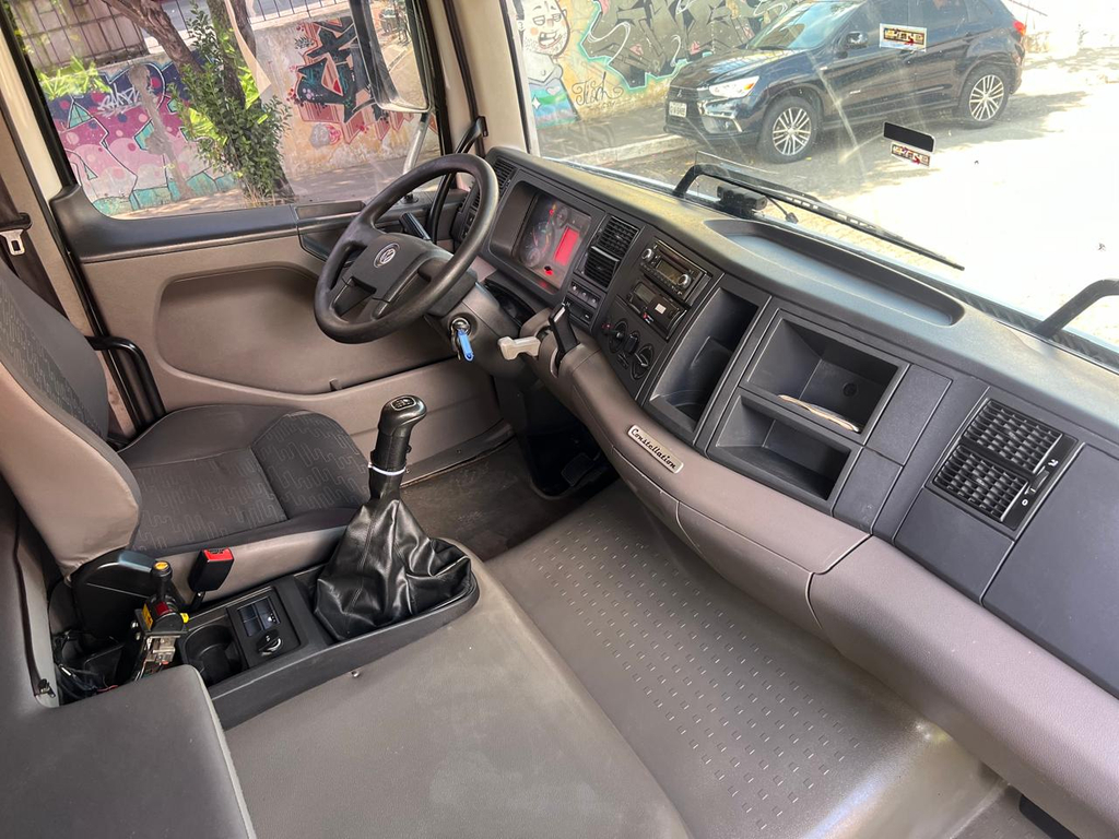 Volkswagen 25-360 Branco