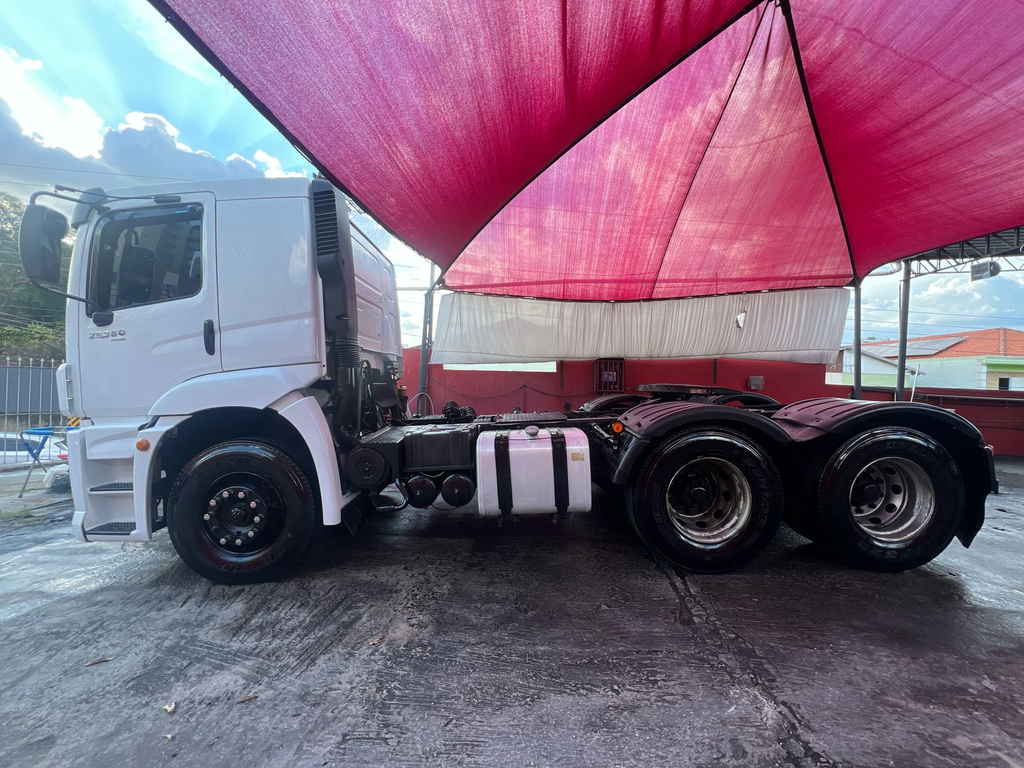 Volkswagen 25-360 Branco