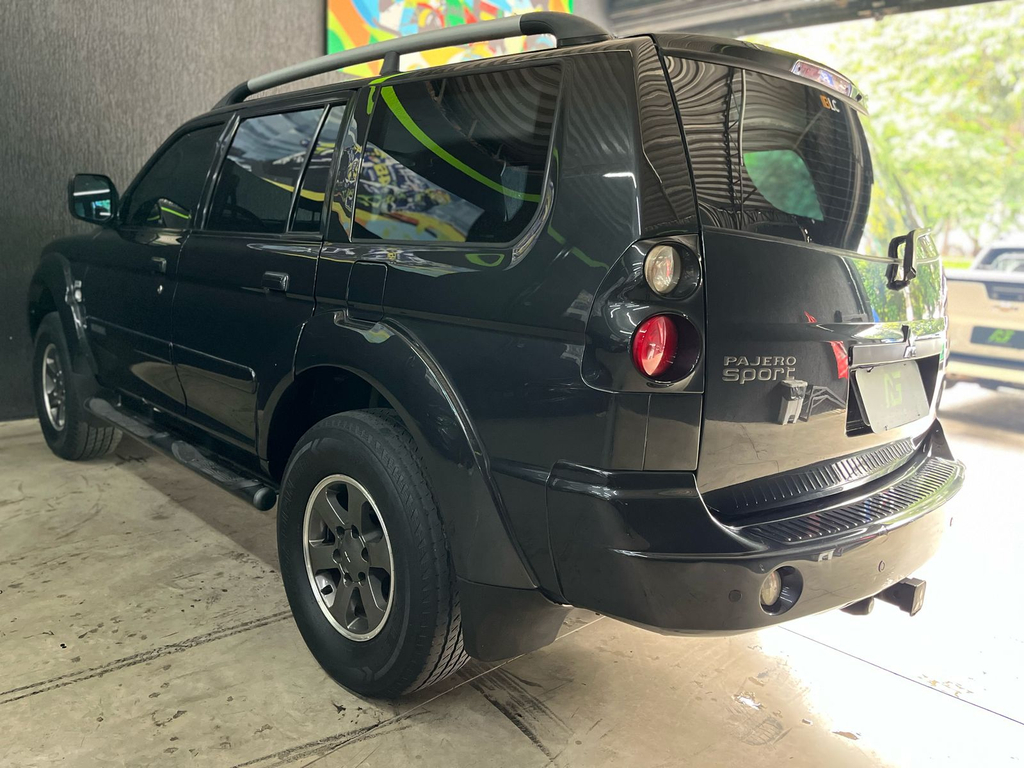 Mitsubishi Pajero Sport Cinza