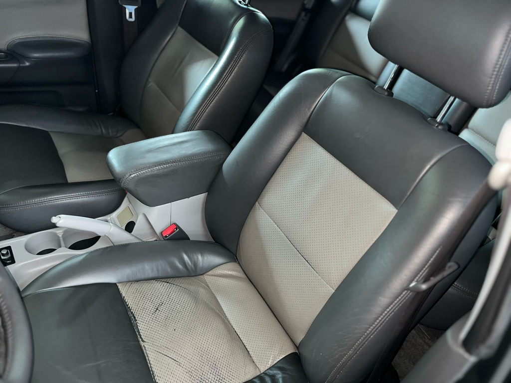 Mitsubishi Pajero Sport Cinza