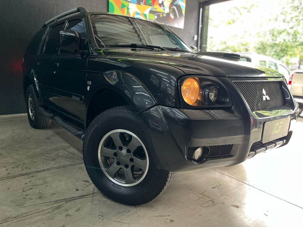 Mitsubishi Pajero Sport Cinza