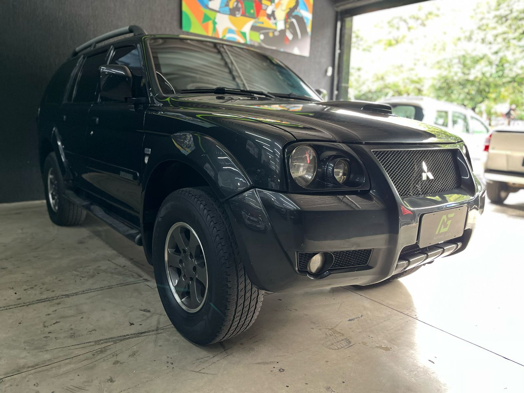 Mitsubishi Pajero Sport Cinza