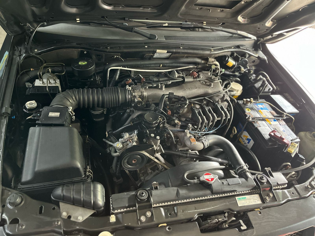 Mitsubishi Pajero Sport Cinza
