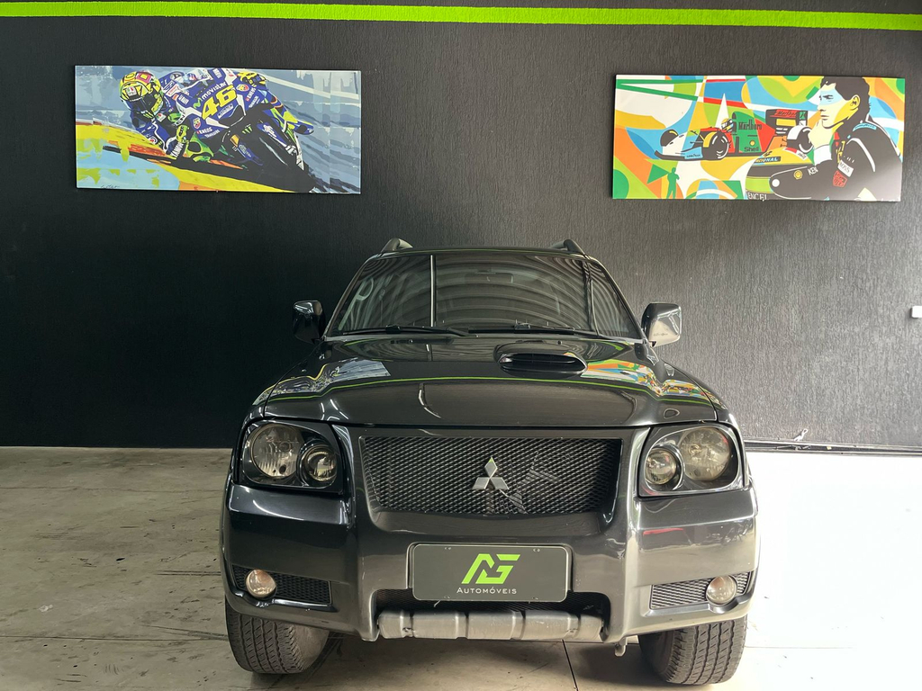 Mitsubishi Pajero Sport Cinza