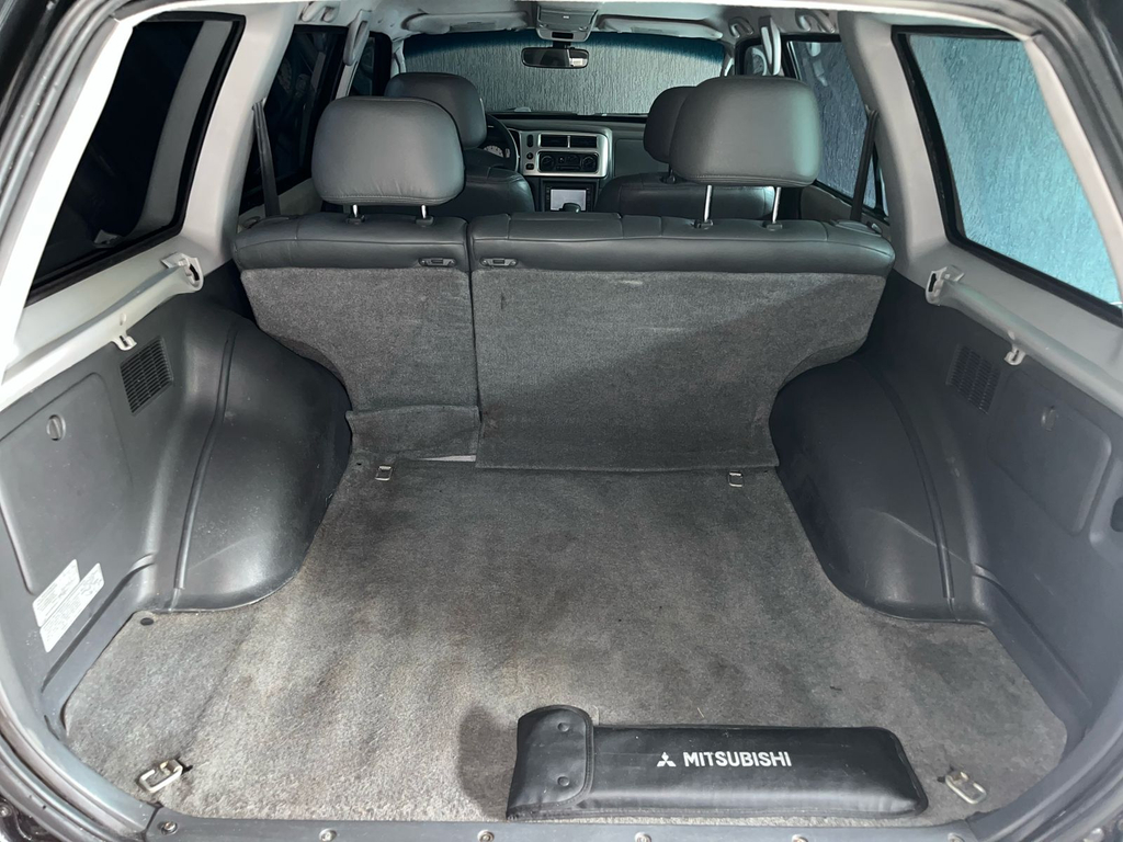 Mitsubishi Pajero Sport Cinza