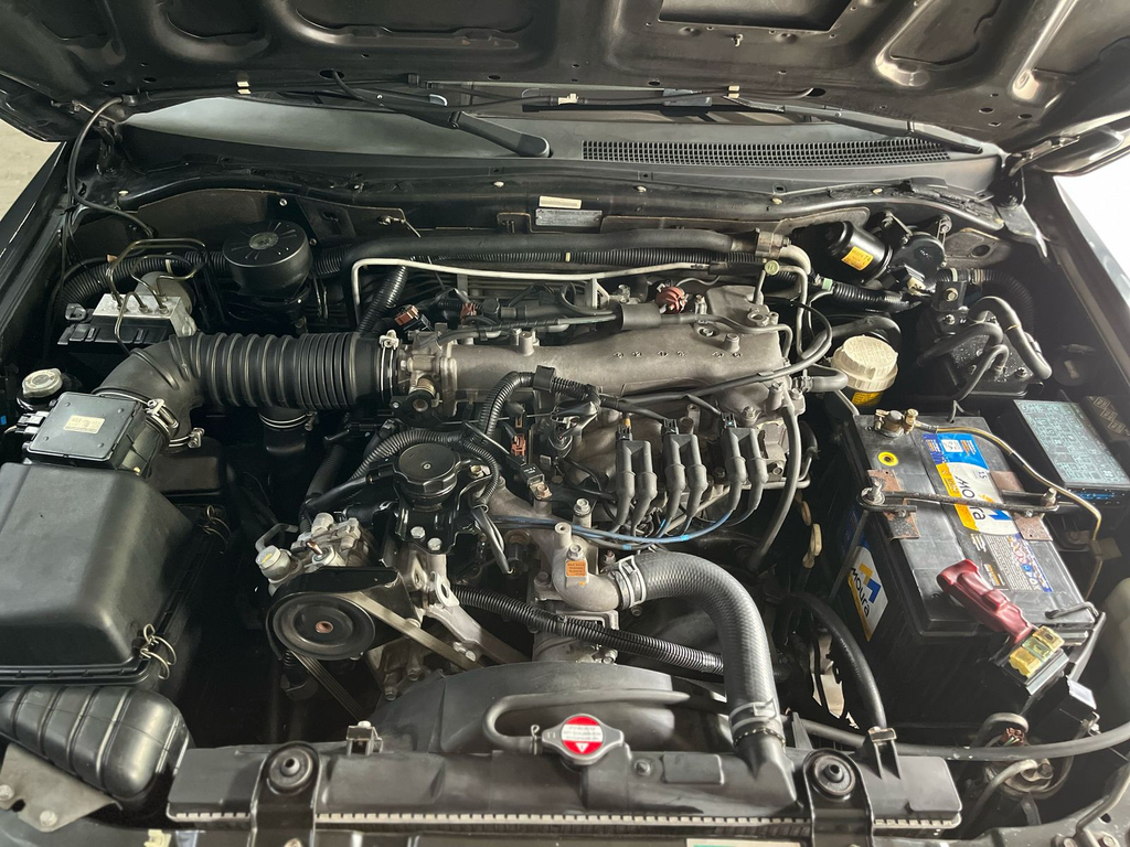 Mitsubishi Pajero Sport Cinza