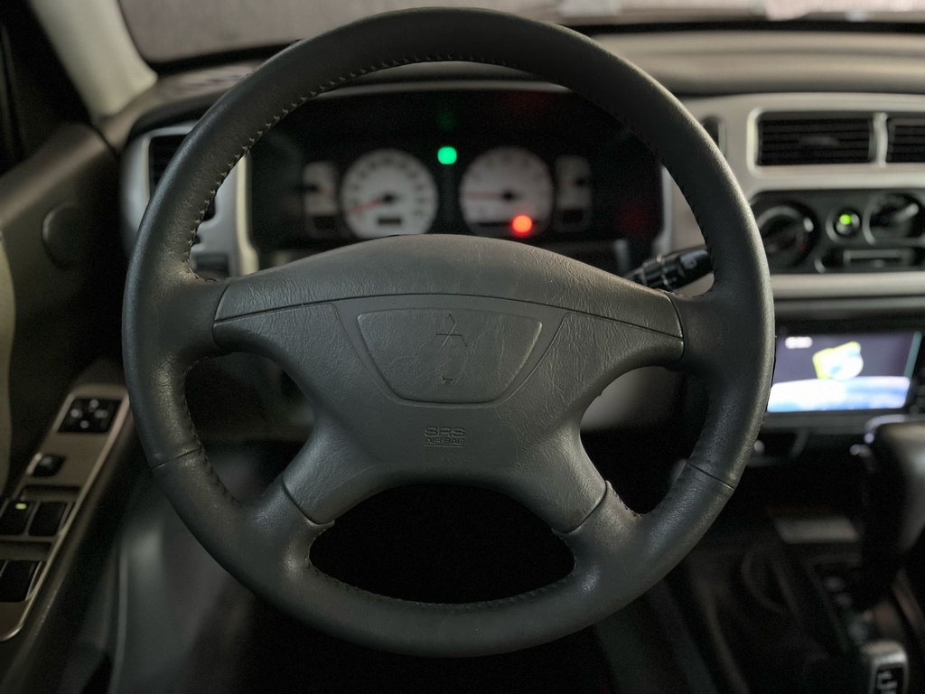 Mitsubishi Pajero Sport Cinza