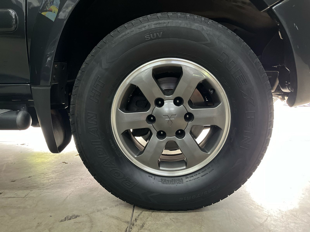 Mitsubishi Pajero Sport Cinza