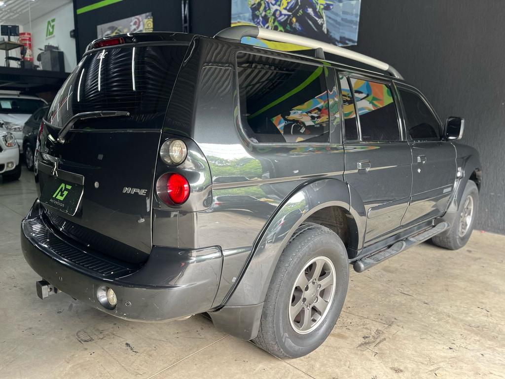 Mitsubishi Pajero Sport Cinza