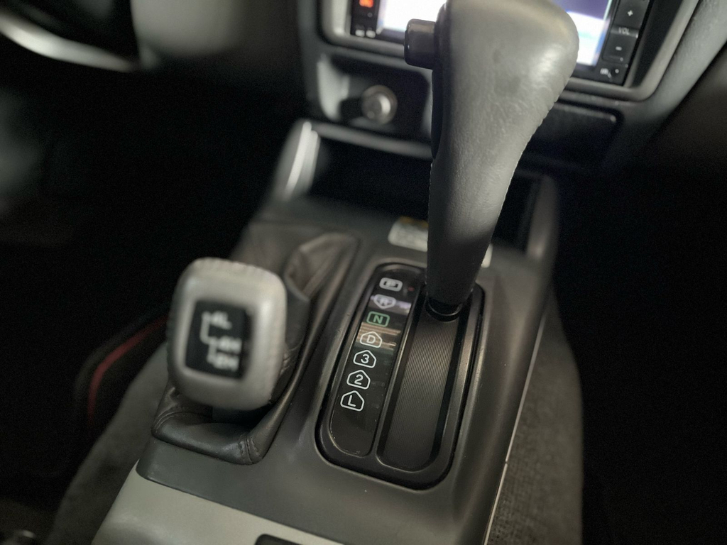 Mitsubishi Pajero Sport Cinza