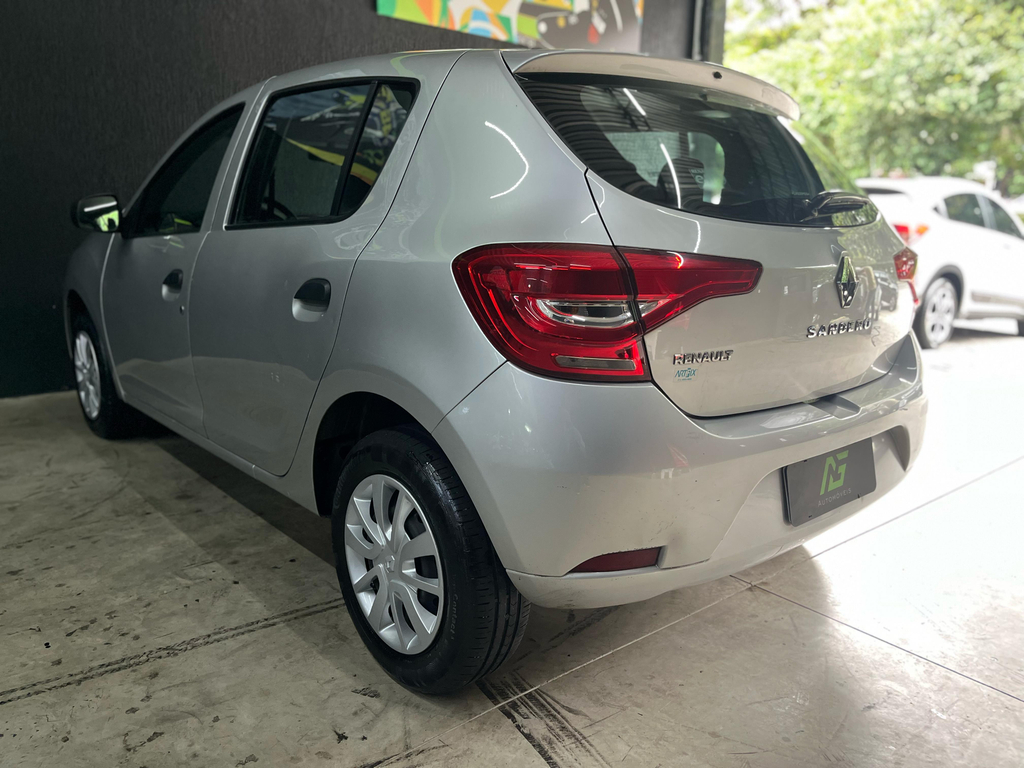 Renault Sandero Prata
