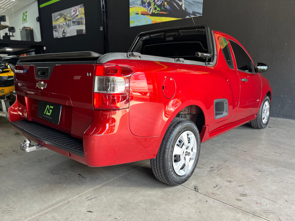 Chevrolet Montana Vermelho