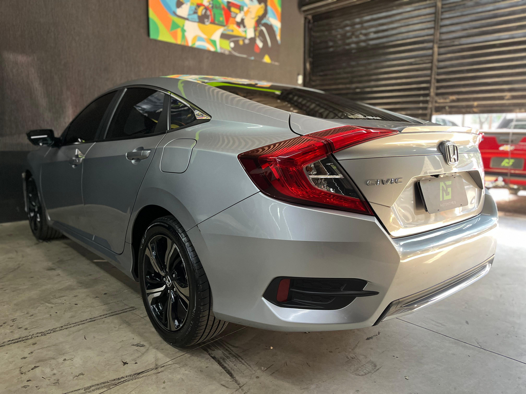 Honda Civic Sedan Prata