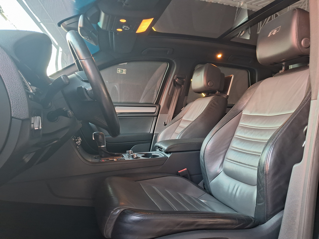 Volkswagen Touareg Preto