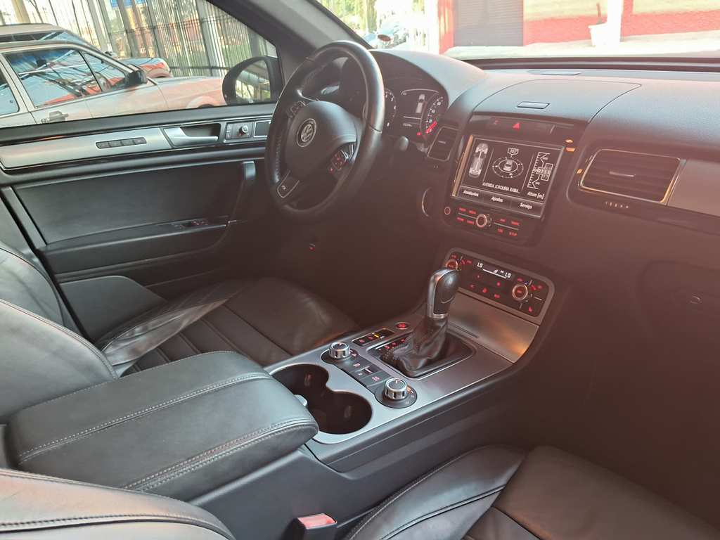 Volkswagen Touareg Preto