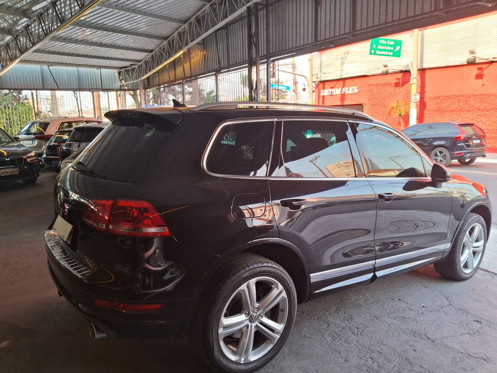 Volkswagen Touareg Preto