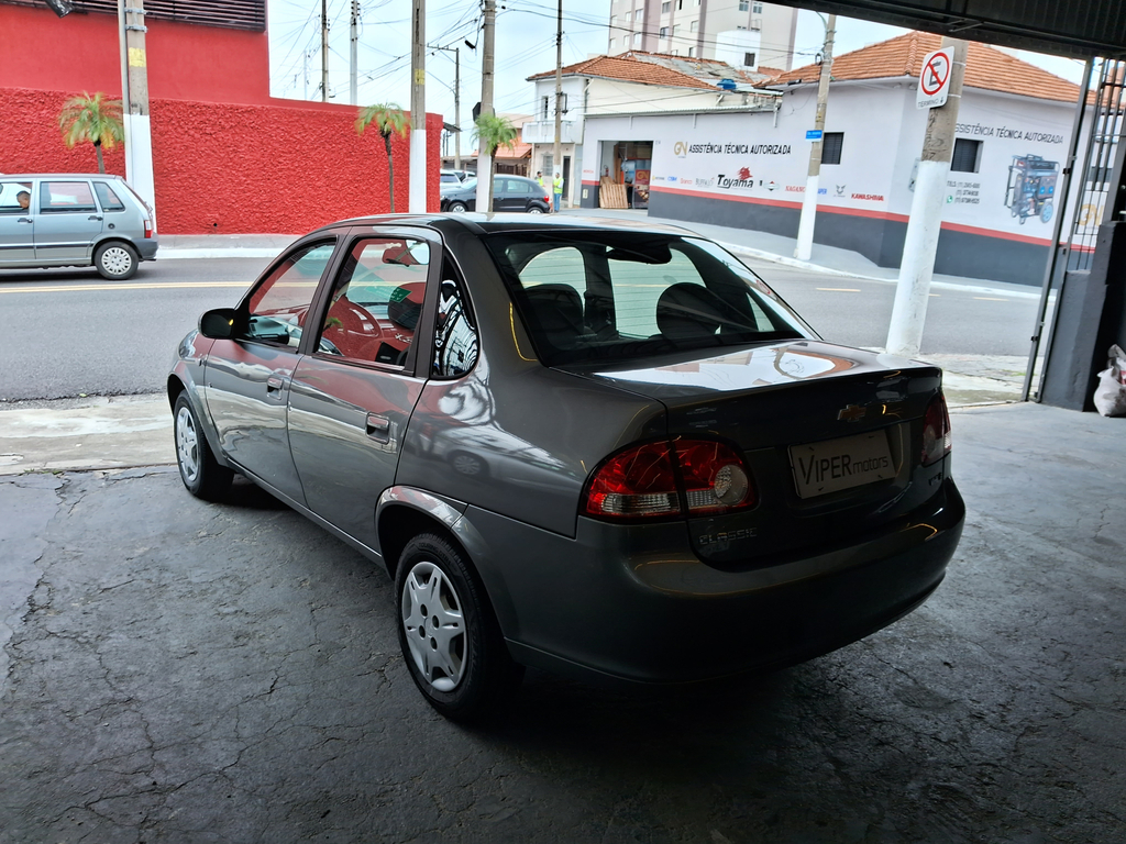 Chevrolet Classic Cinza