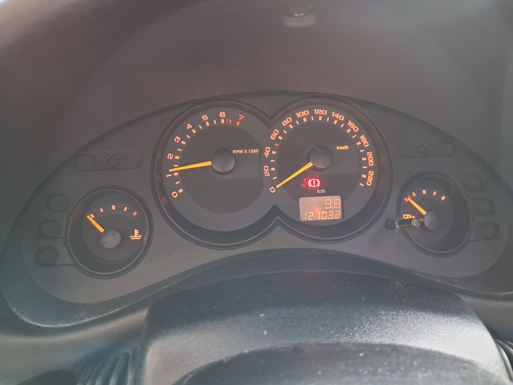 Chevrolet Classic Cinza