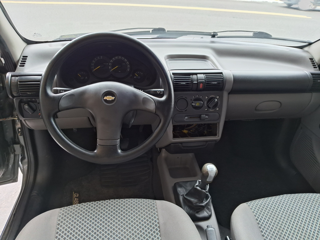 Chevrolet Classic Cinza