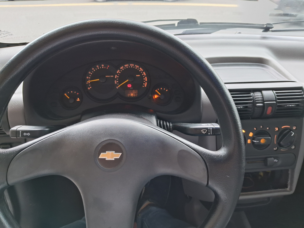 Chevrolet Classic Cinza