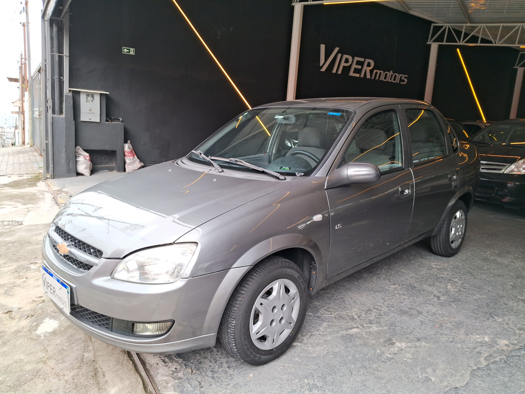 Chevrolet Classic Cinza