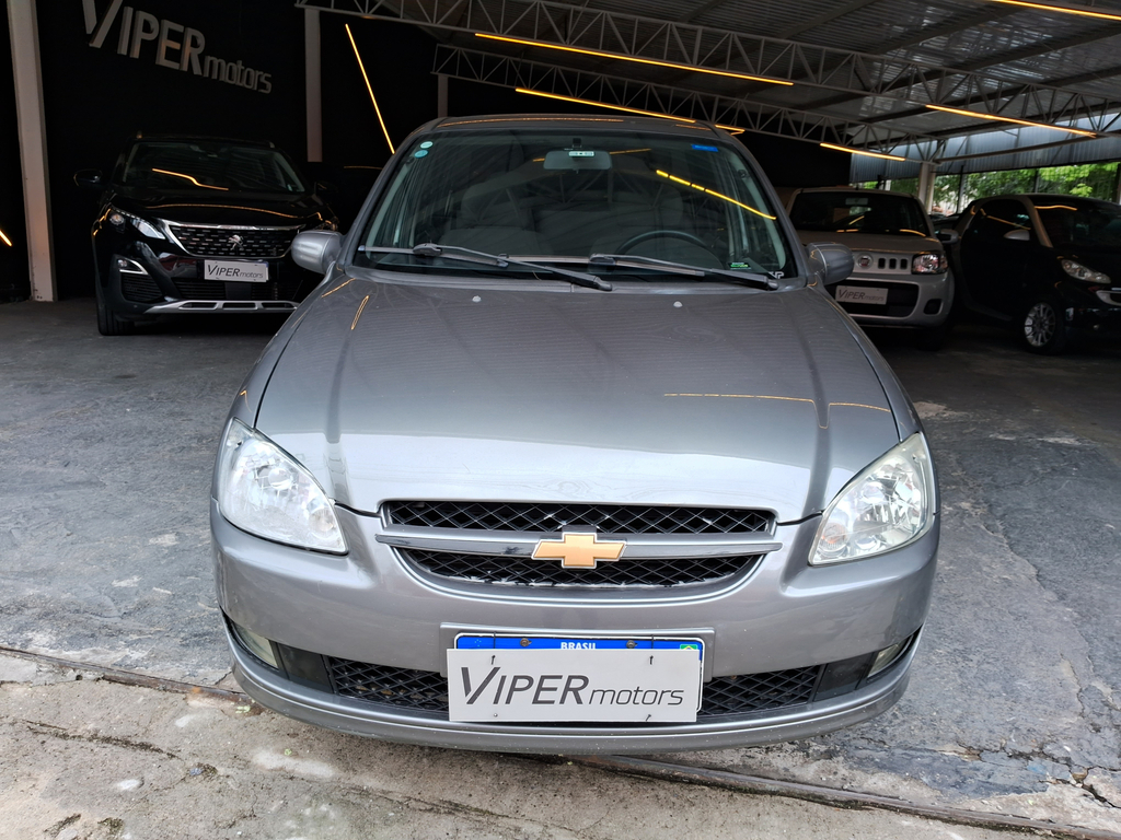 Chevrolet Classic Cinza