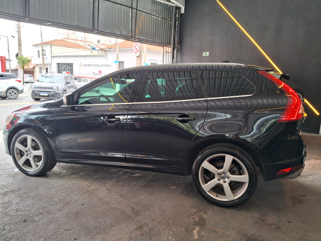 Volvo XC60 Preto