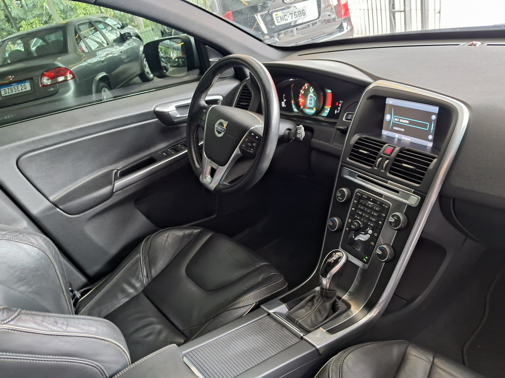 Volvo XC60 Preto