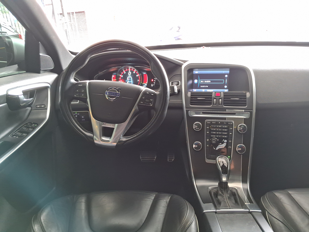 Volvo XC60 Preto