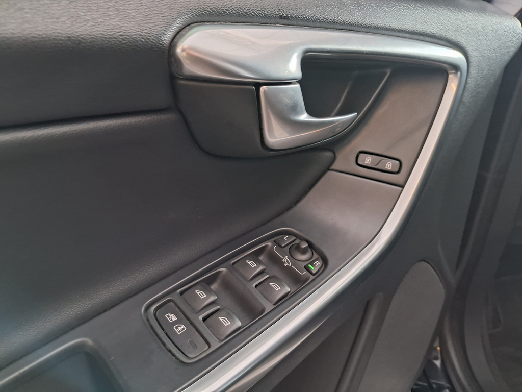 Volvo XC60 Preto