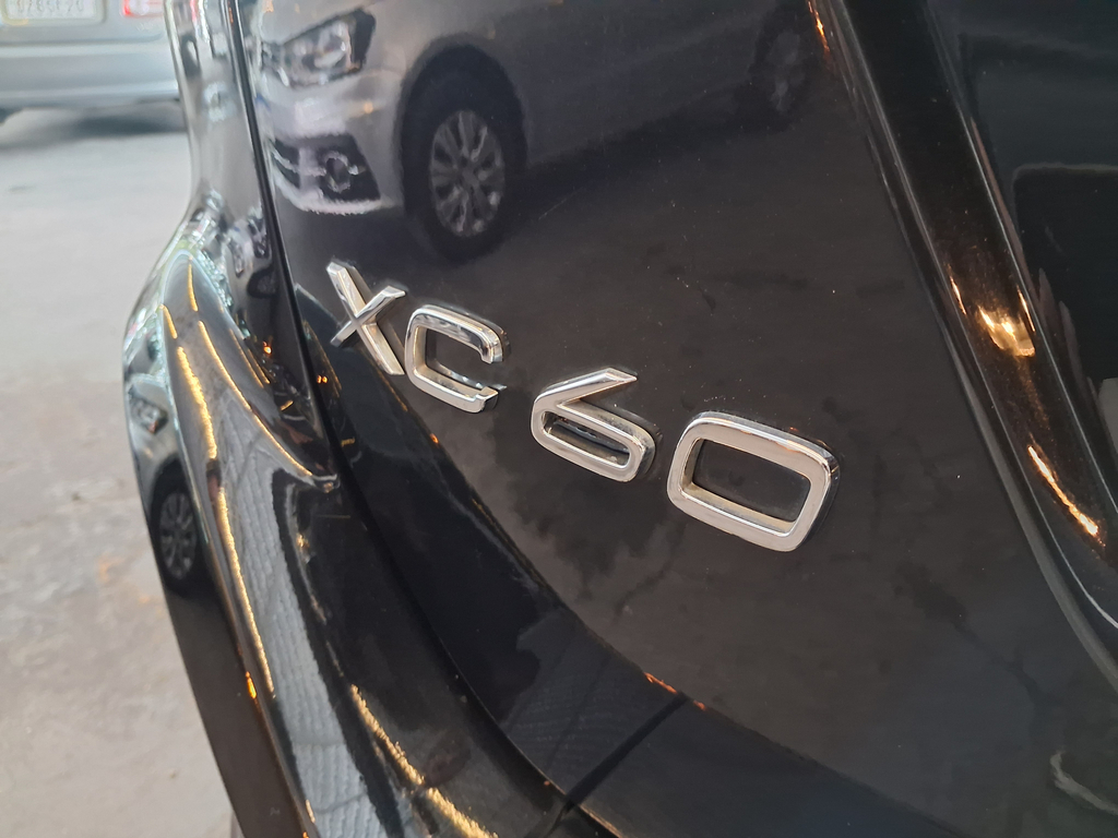 Volvo XC60 Preto