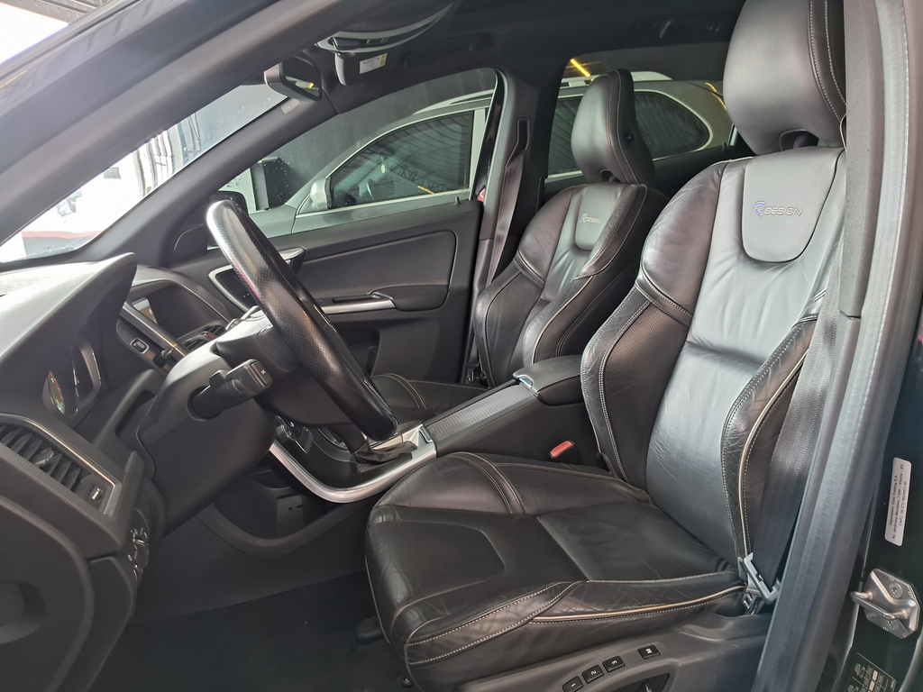 Volvo XC60 Preto