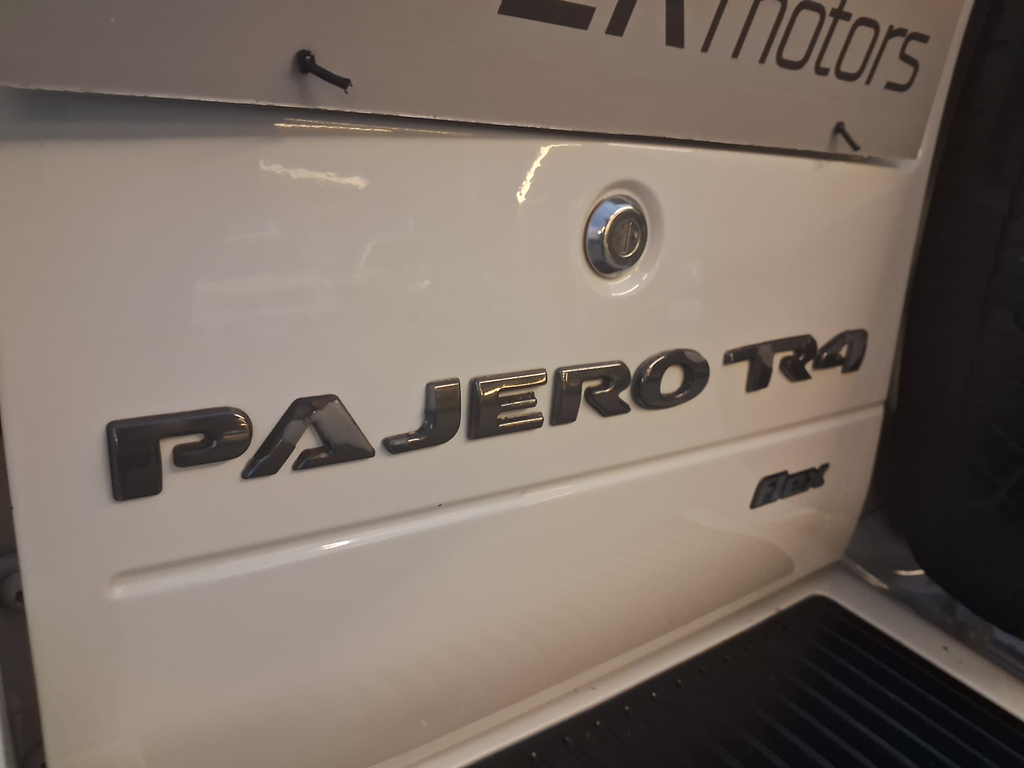Mitsubishi Pajero TR4 Branco