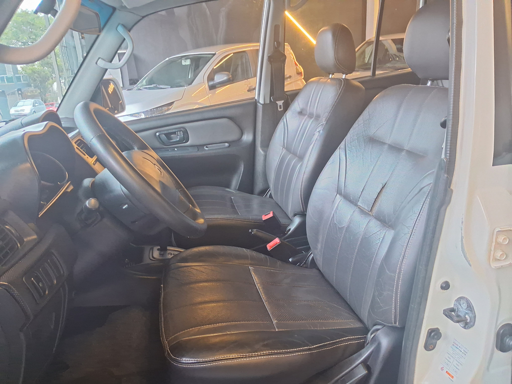 Mitsubishi Pajero TR4 Branco