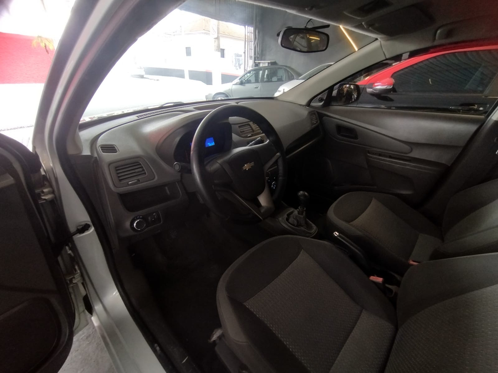 Chevrolet Cobalt Prata