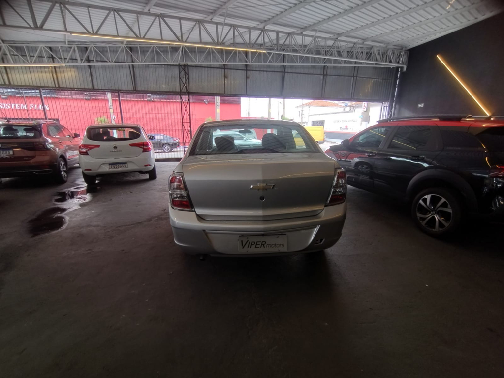 Chevrolet Cobalt Prata
