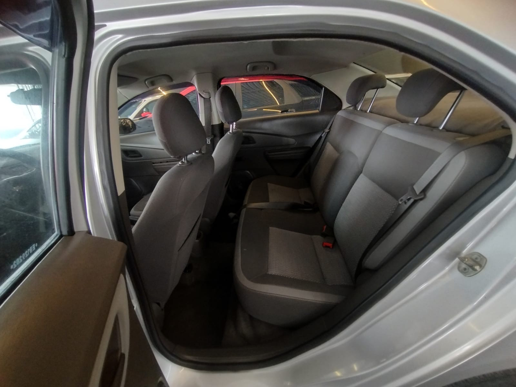 Chevrolet Cobalt Prata
