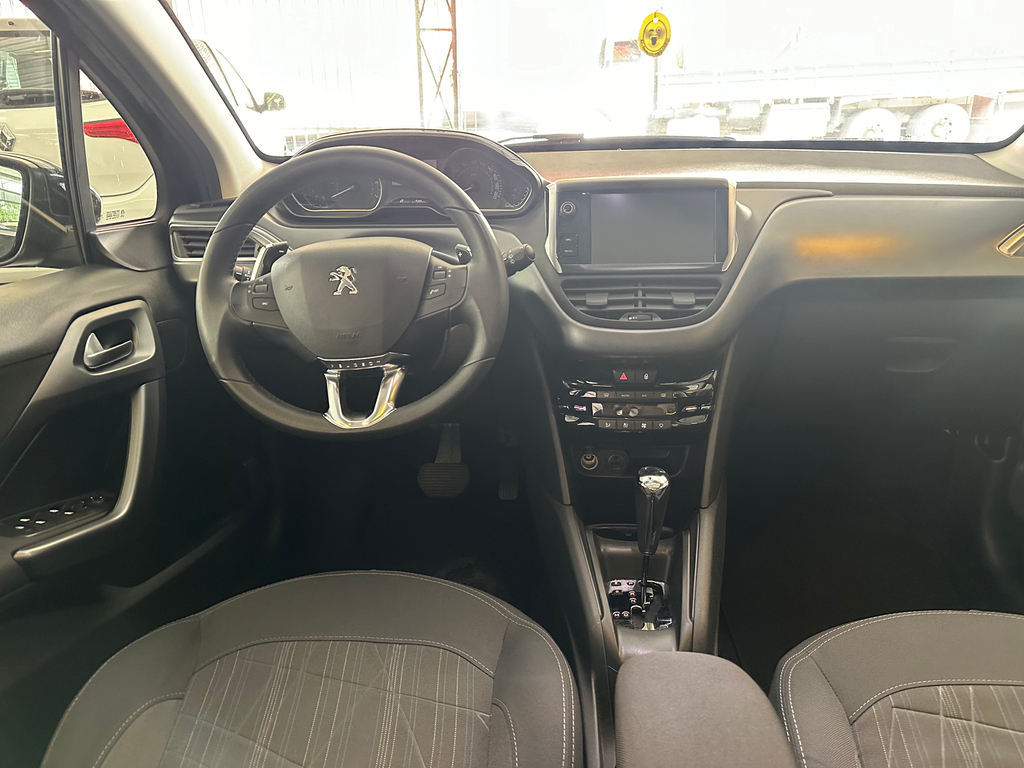 Peugeot 208 Preto