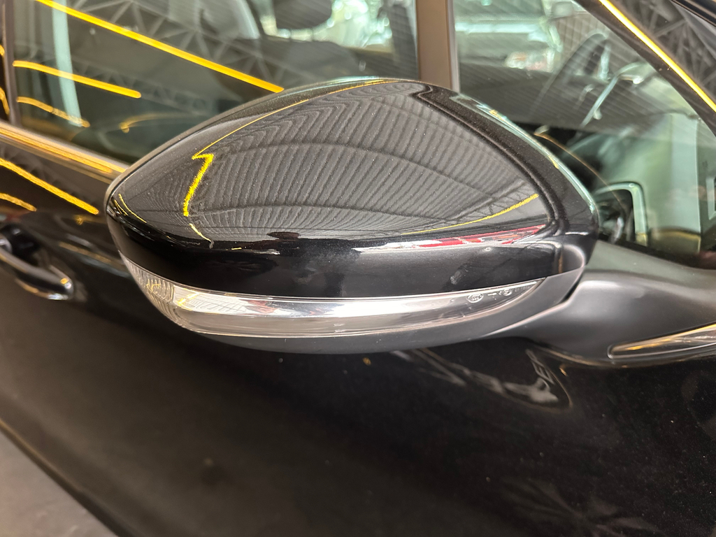 Peugeot 208 Preto