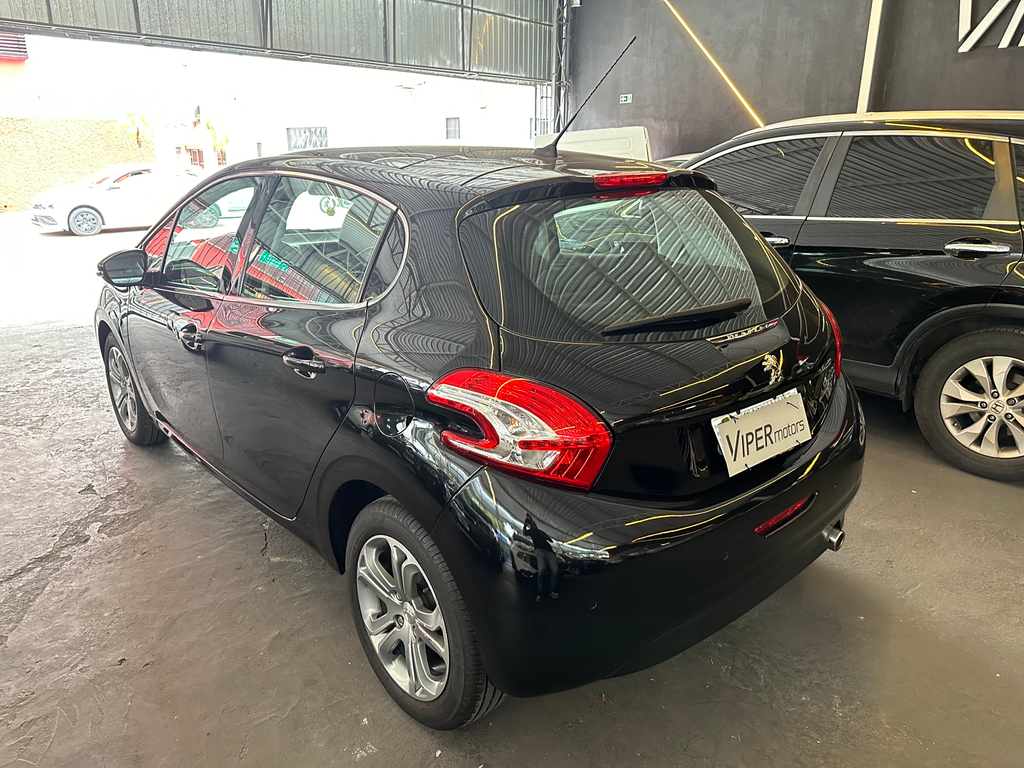 Peugeot 208 Preto