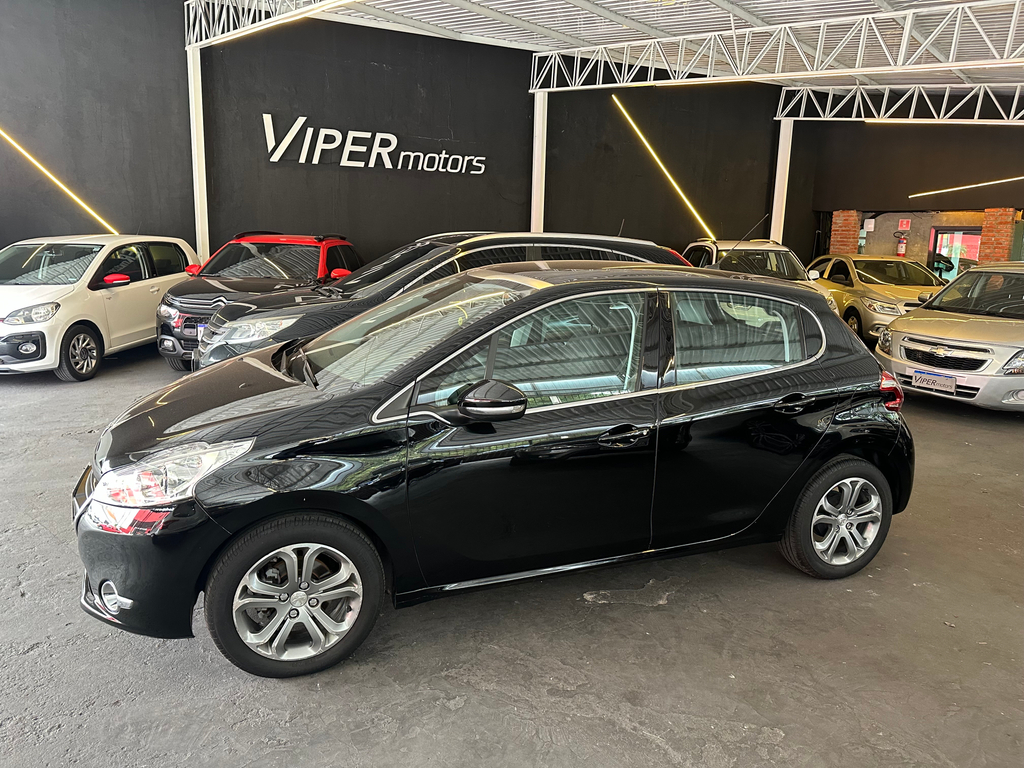 Peugeot 208 Preto
