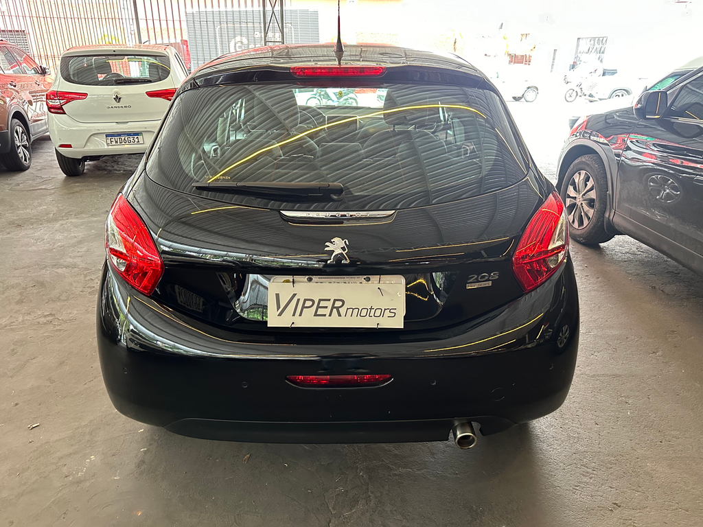 Peugeot 208 Preto