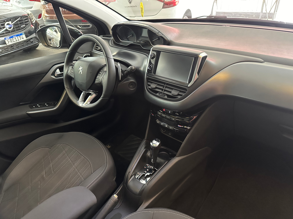Peugeot 208 Preto