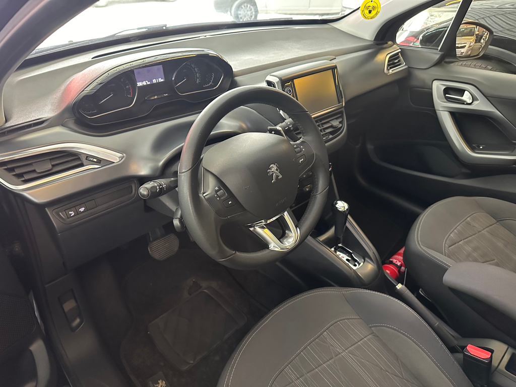 Peugeot 208 Preto