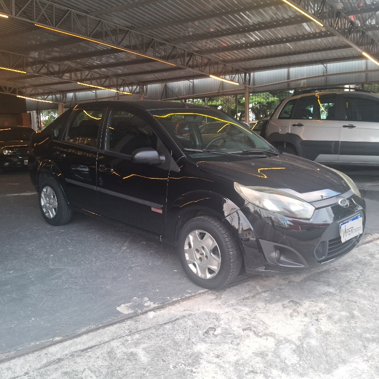 Ford Fiesta Sedan Preto