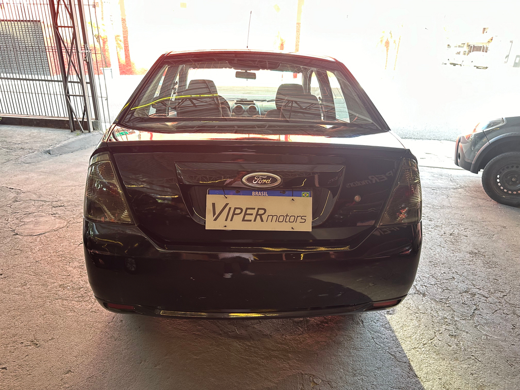 Ford Fiesta Sedan Preto