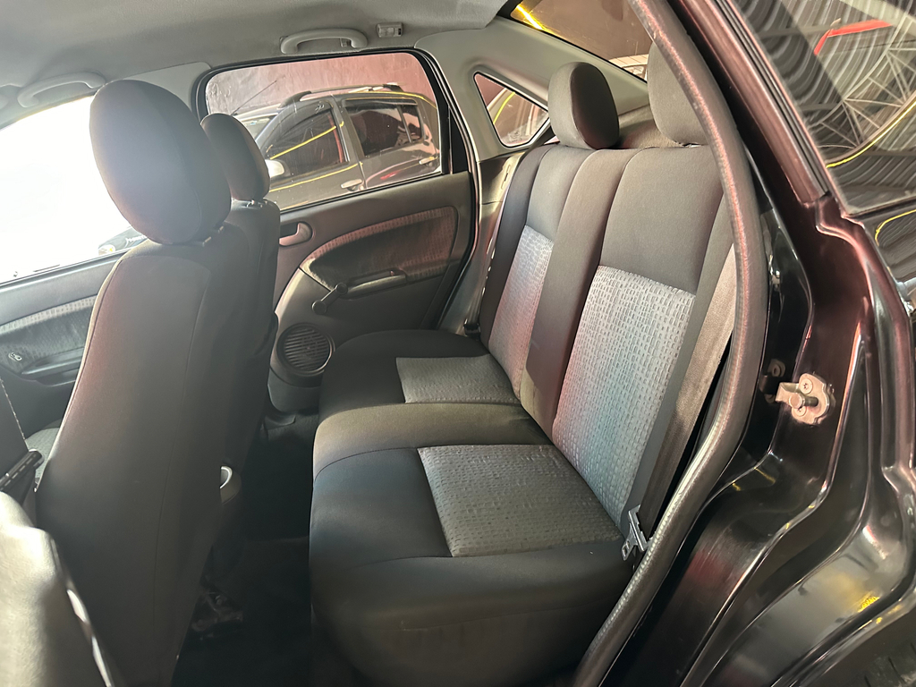 Ford Fiesta Sedan Preto