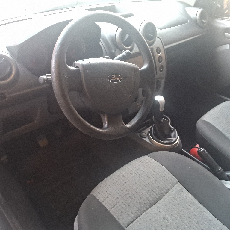 Ford Fiesta Sedan Preto