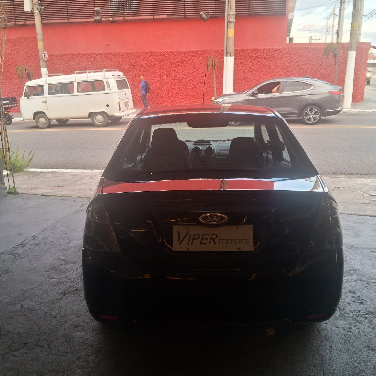 Ford Fiesta Sedan Preto